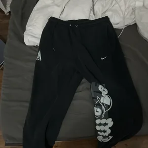 Nike Black Sweatpants with Graphic Detail