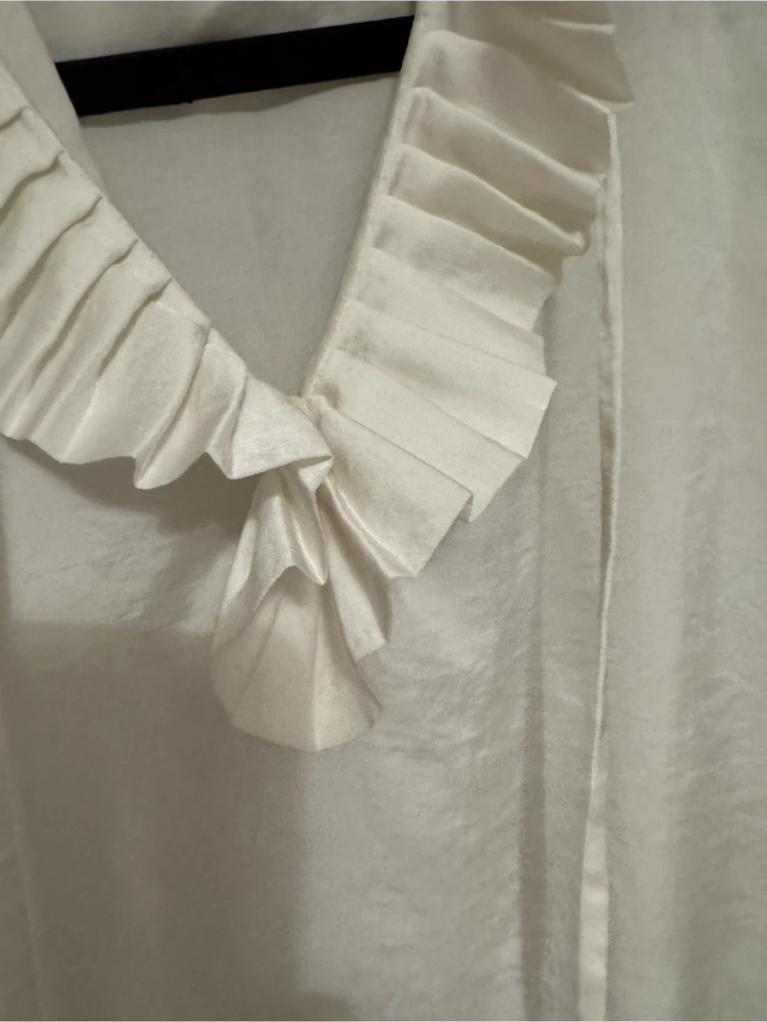 Club Monaco White Ruffled Blouse - Size M - photo 2