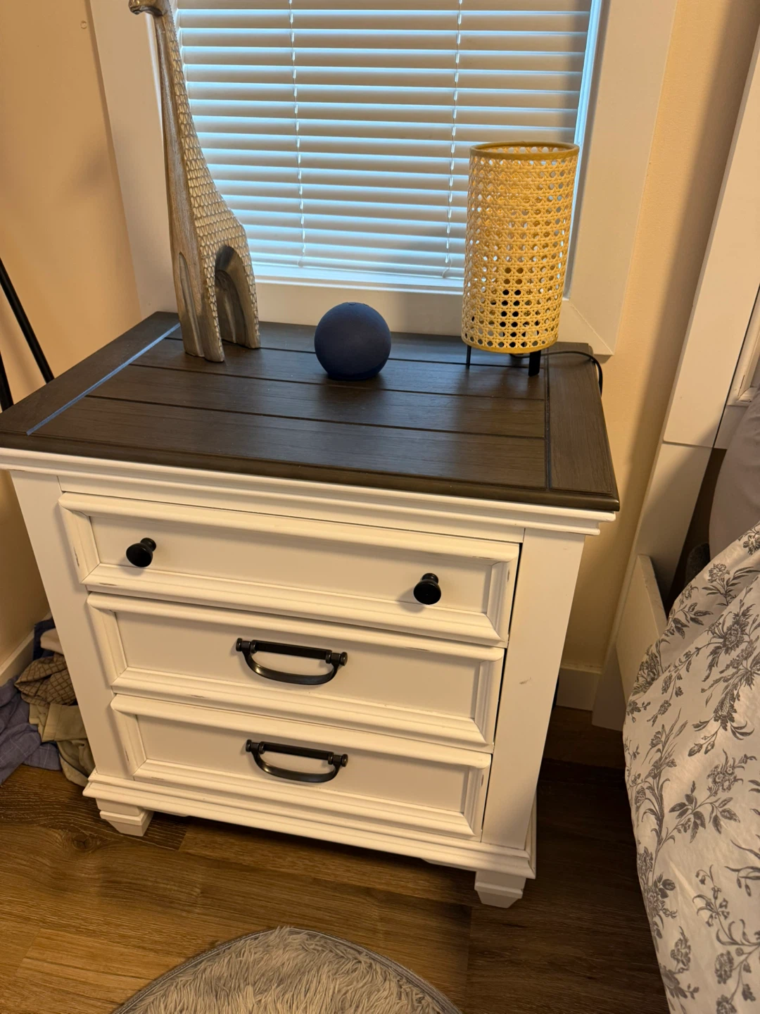 White Queen Bed Set with Frame, Dresser and Nightstand - photo 5