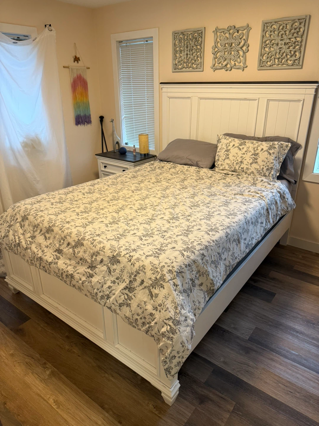 White Queen Bed Set with Frame, Dresser and Nightstand - photo 2