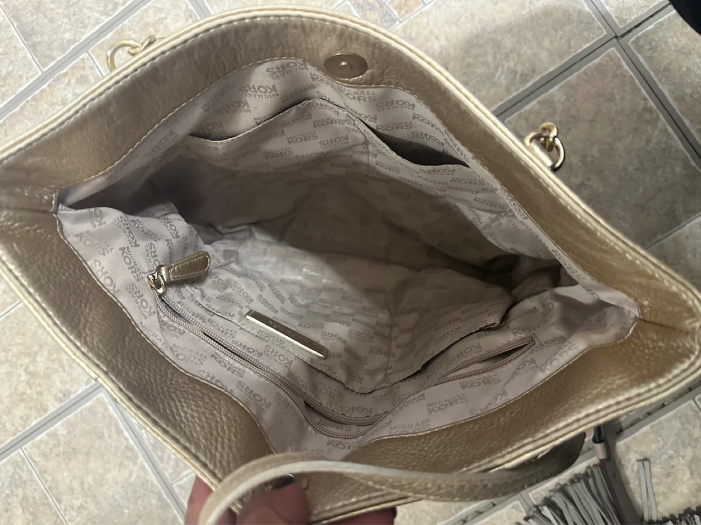 Michael Kors Gold Tote Bag - photo 3