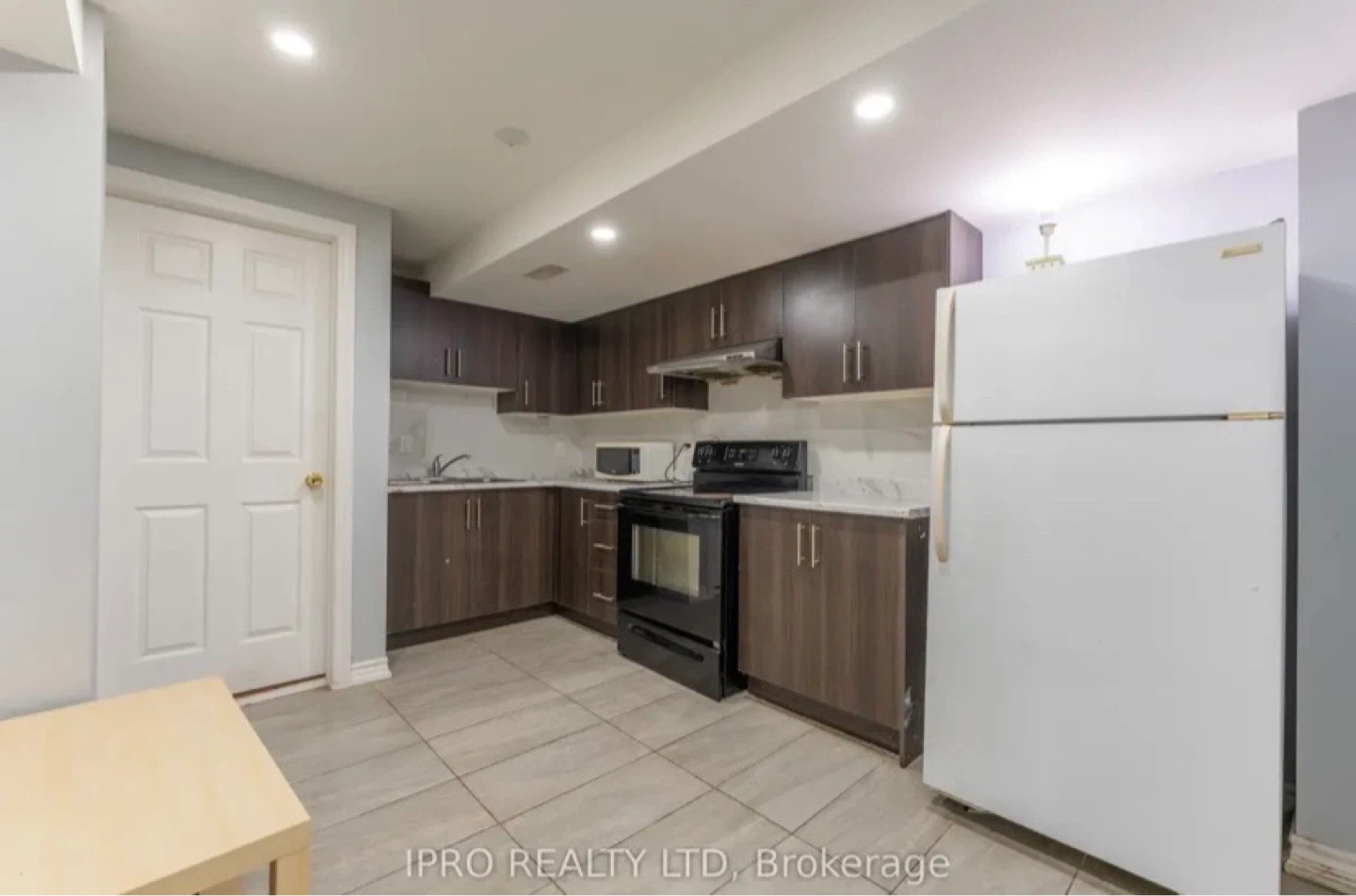 Basement for rent - photo 2