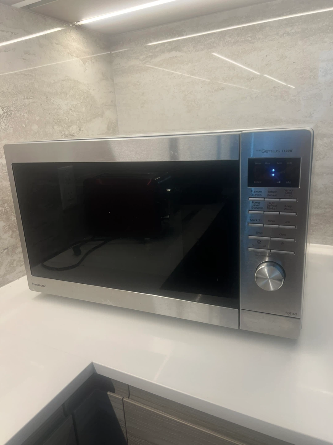 Panasonic "The Genius" 1100W Microwave