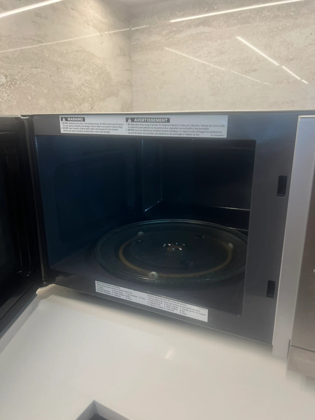 Panasonic "The Genius" 1100W Microwave - photo 2