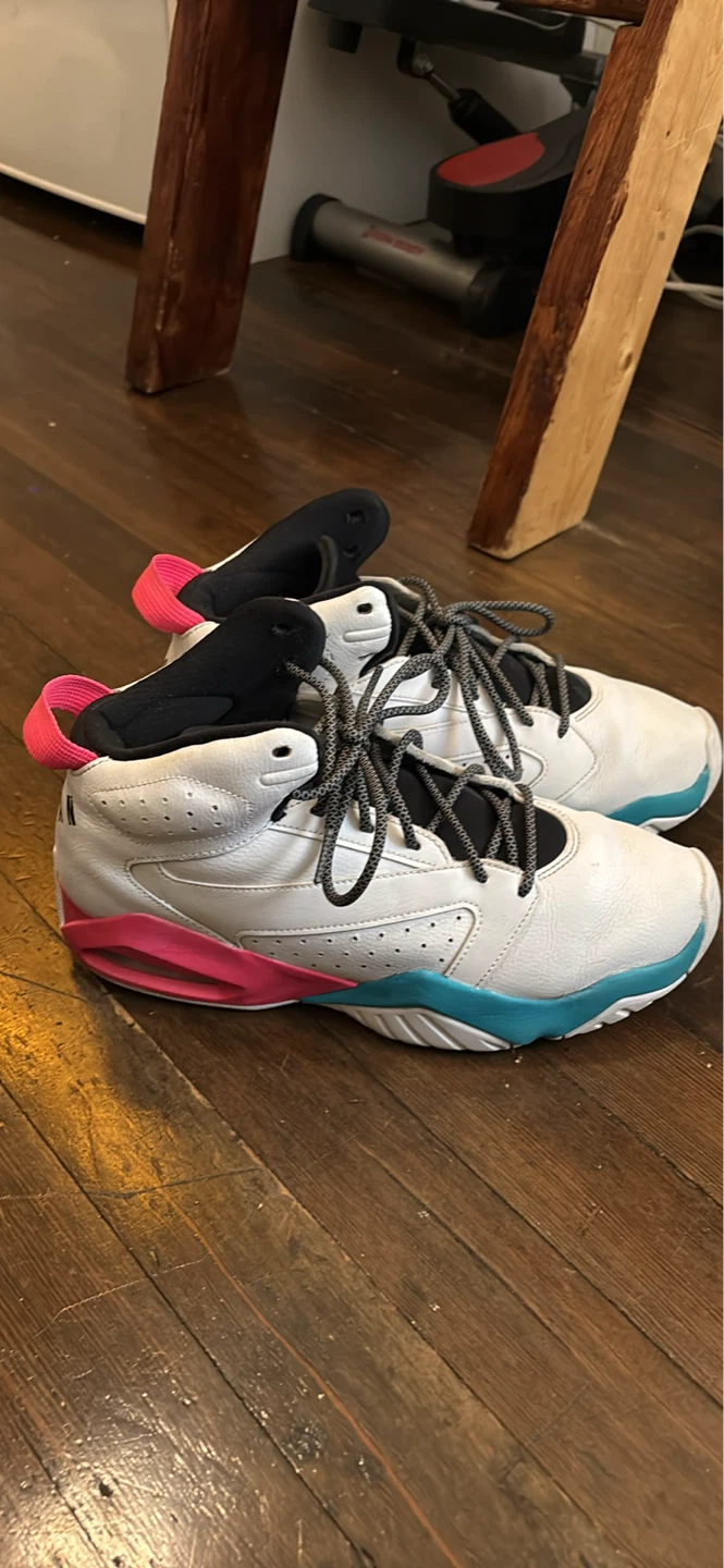 Jordan Sneakers Size 8.5 - photo 2