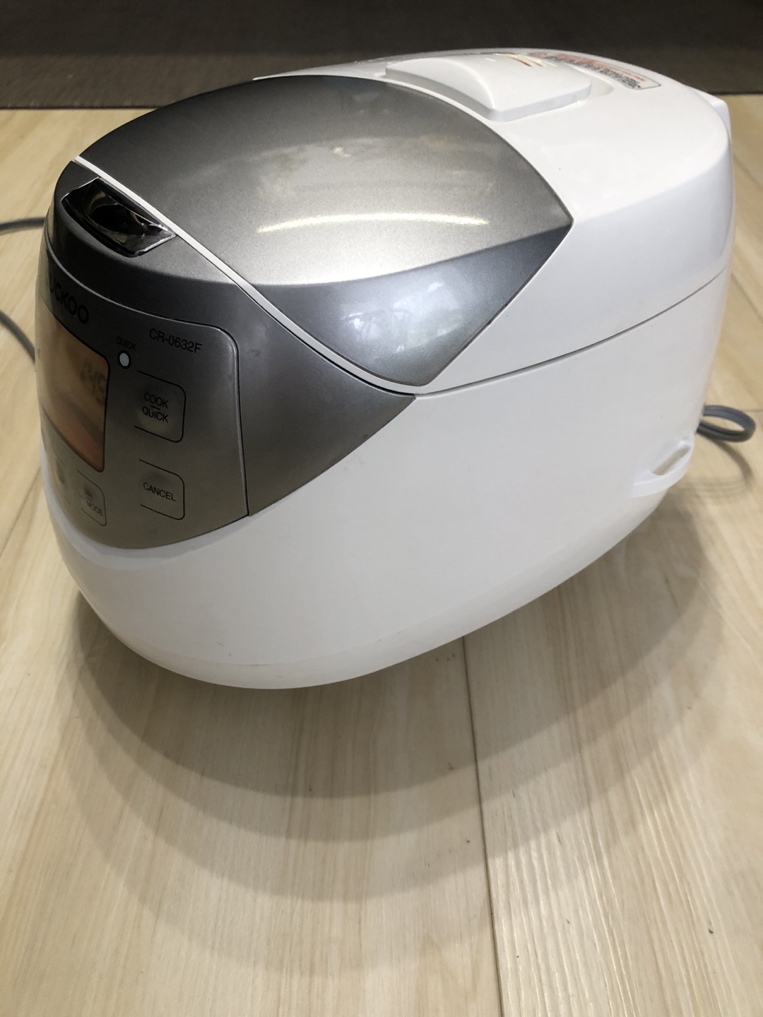 Cuckoo CR-0632F Electric Rice Cooker - photo 2