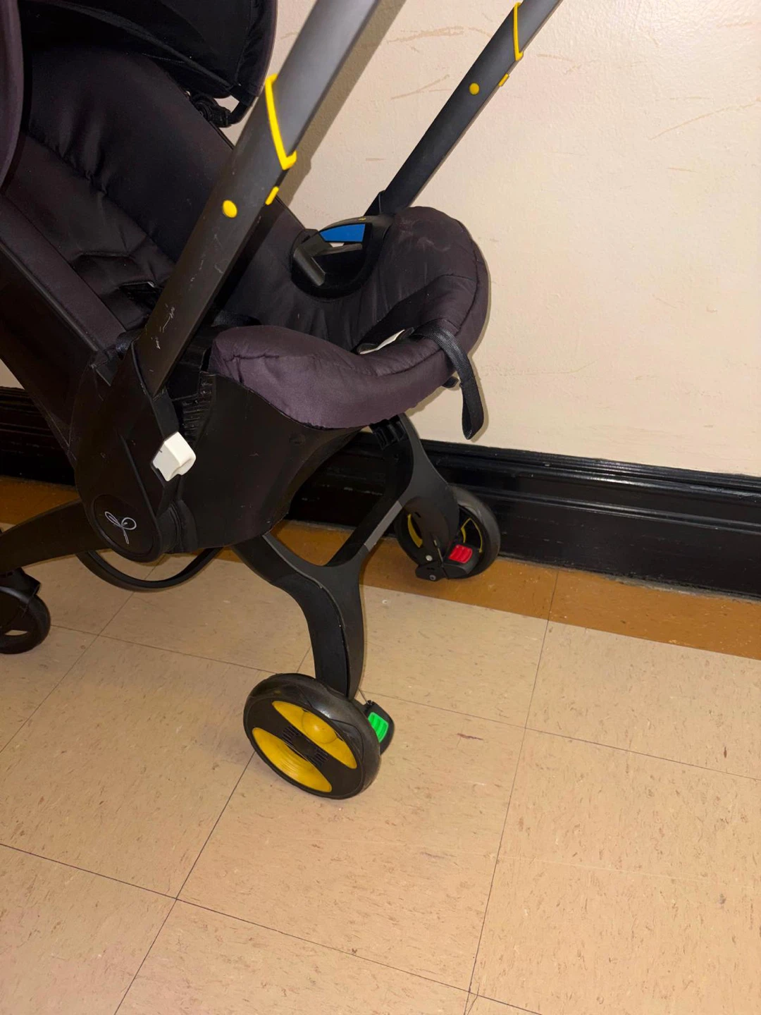 Doona Infant Car Seat & Stroller - photo 3