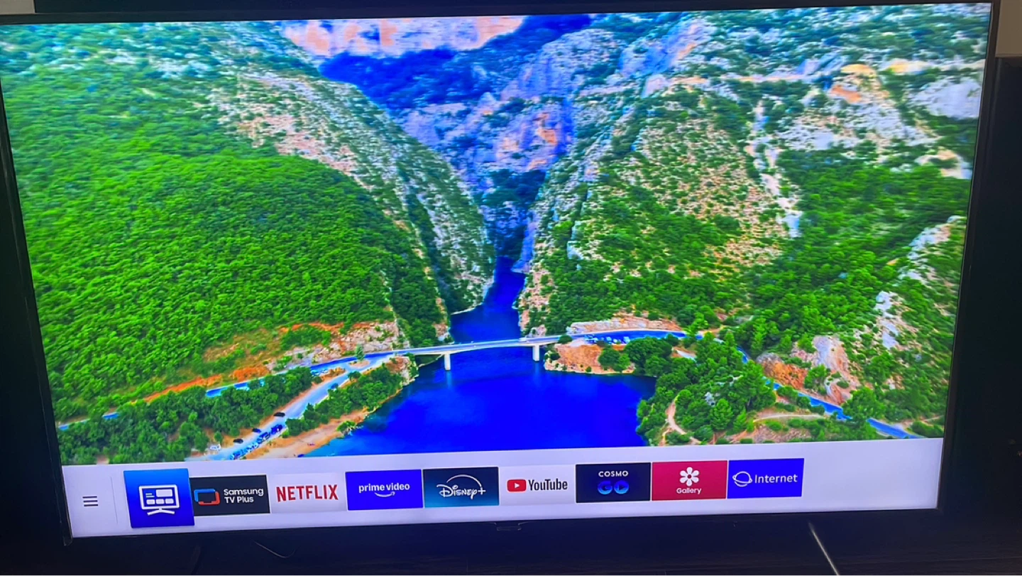 Samsung UN75RU8000FXZC 75" 4K UHD Smart TV