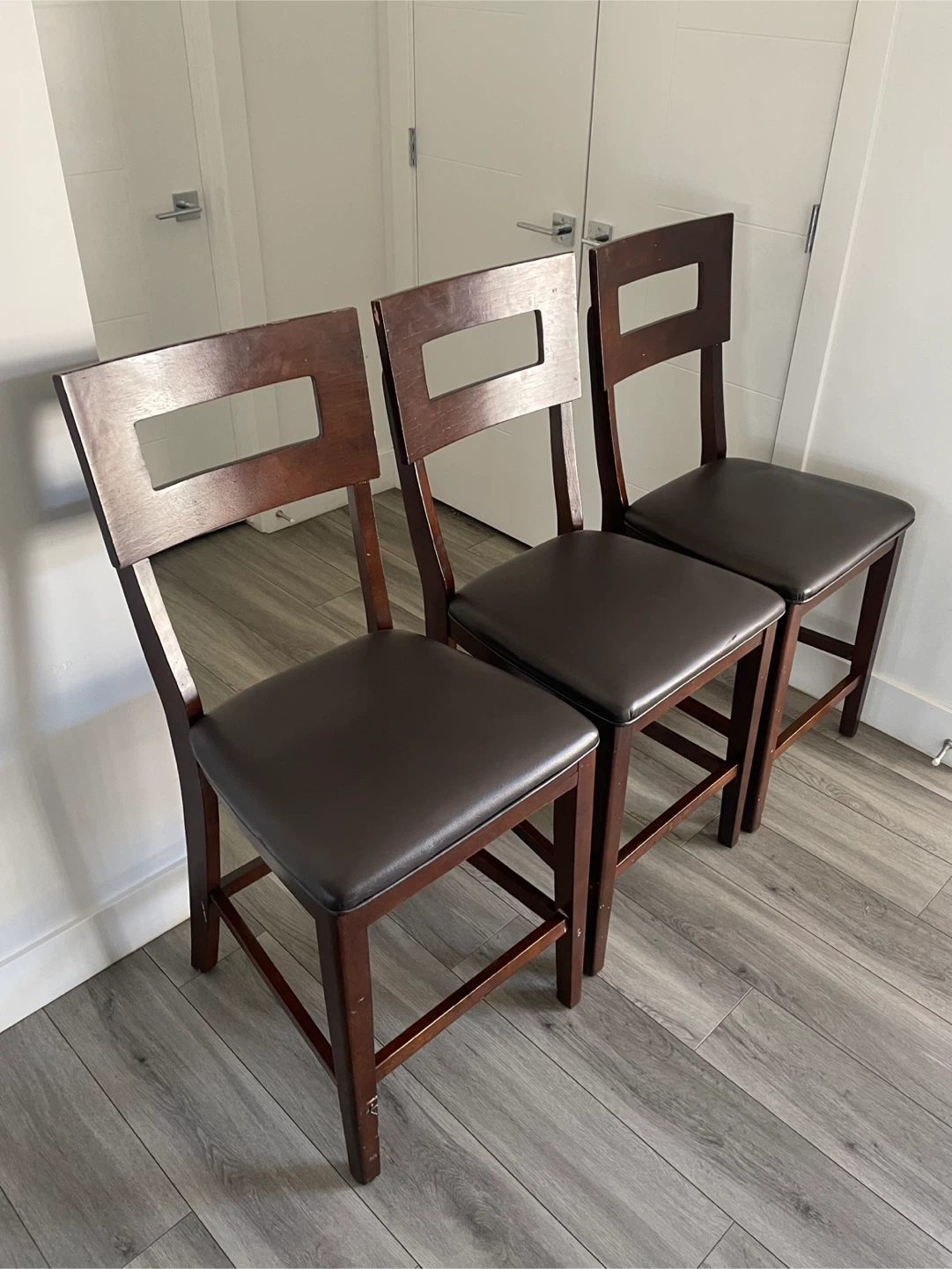 Three Bar Stools - photo 2