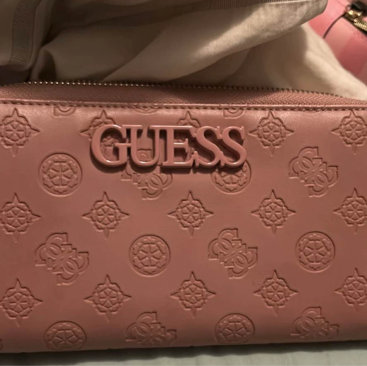 Guess wallet zipper broke can fit 16 cards
