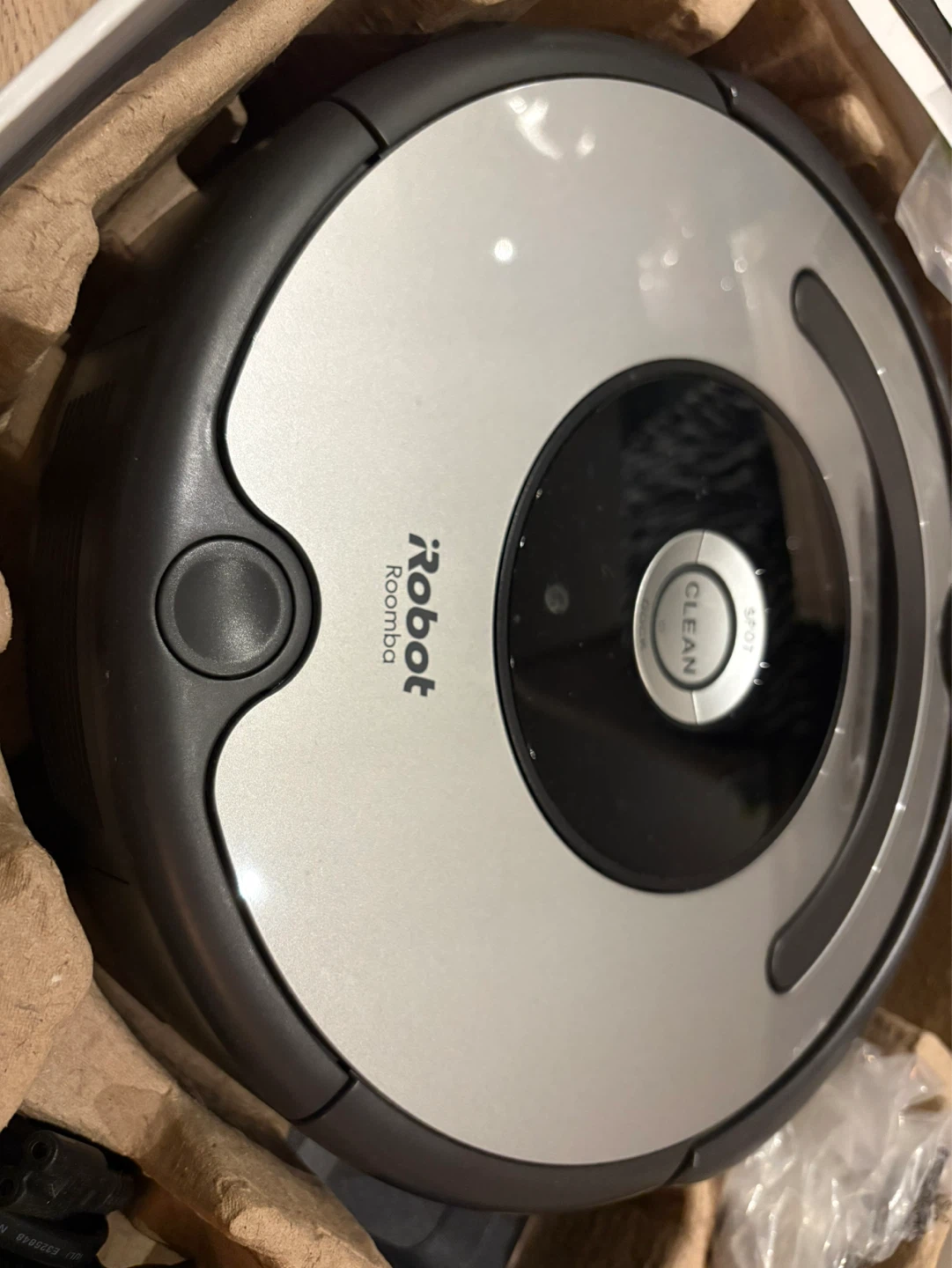 iRobot Roomba 677 Robotic Vacuum (Needs Repair) - photo 2