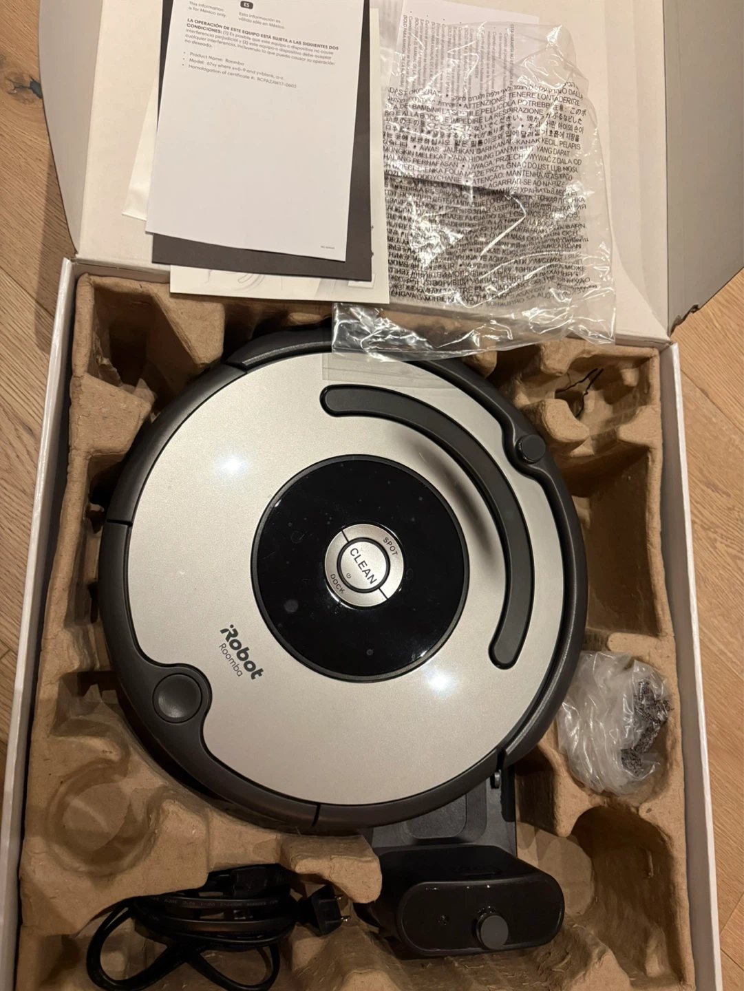 iRobot Roomba 677 Robotic Vacuum (Needs Repair)