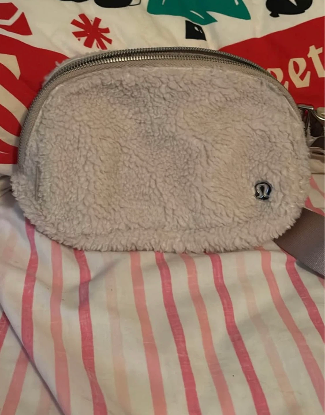 Lululemon belt bag 1L white fleece trench