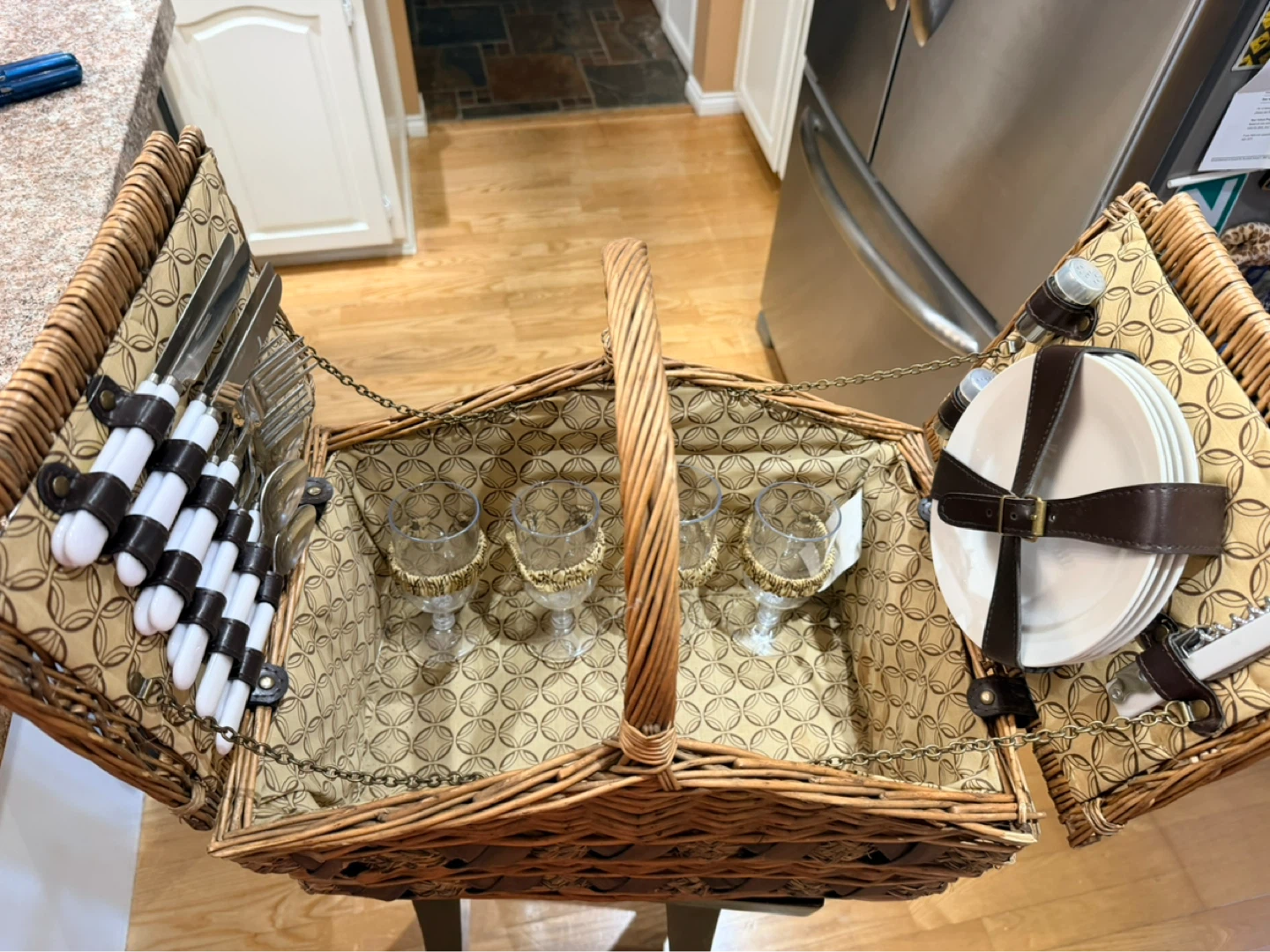 Wicker Picnic Basket with 4 Person Setting