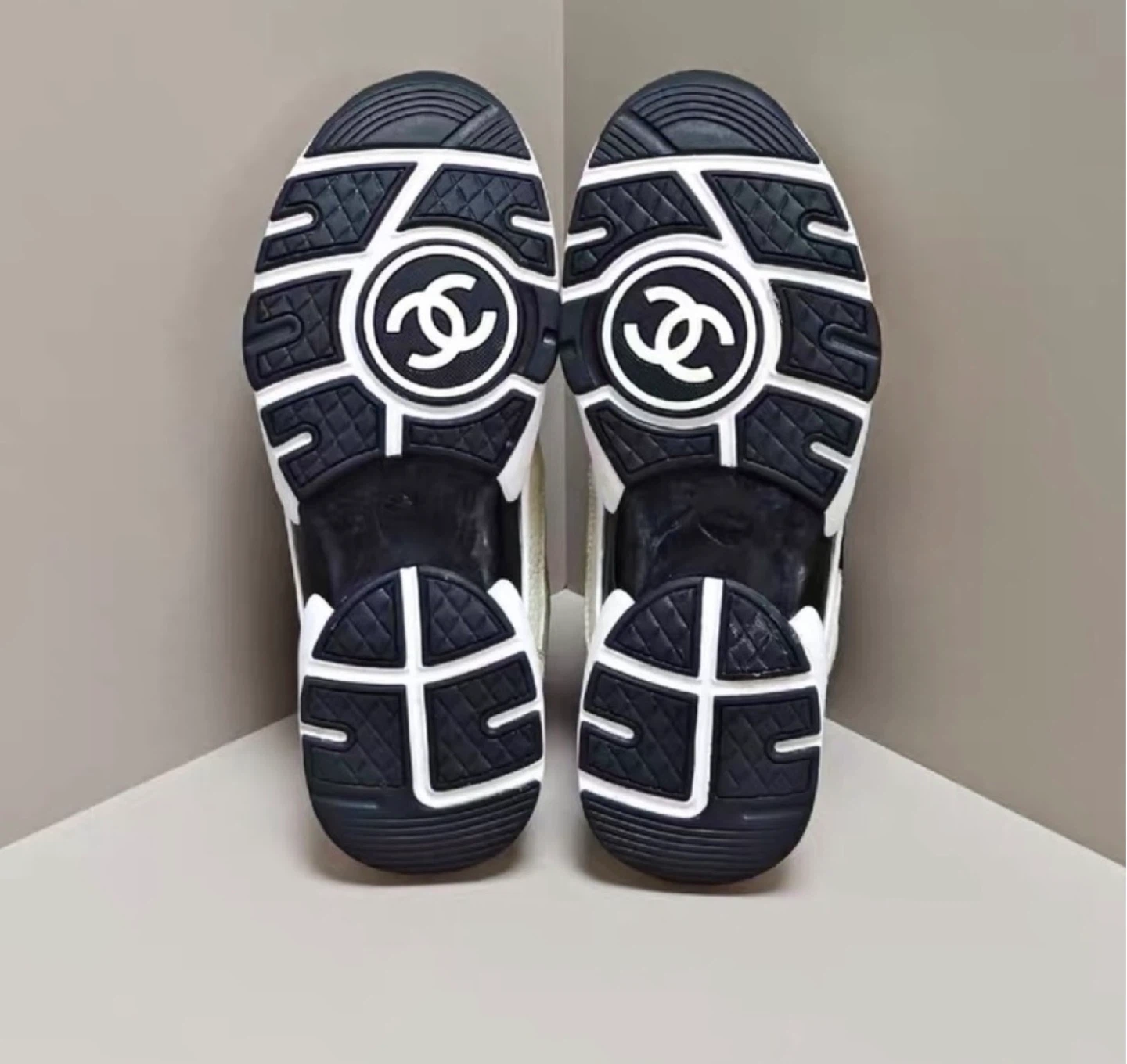 Chanel White & Black Sneakers - photo 5