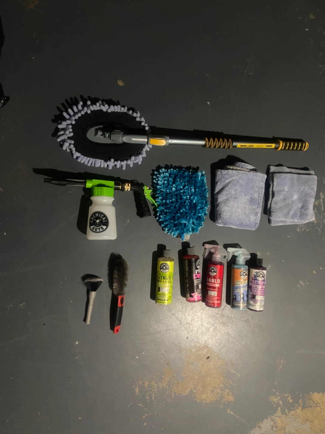 Exterior car detailing kit