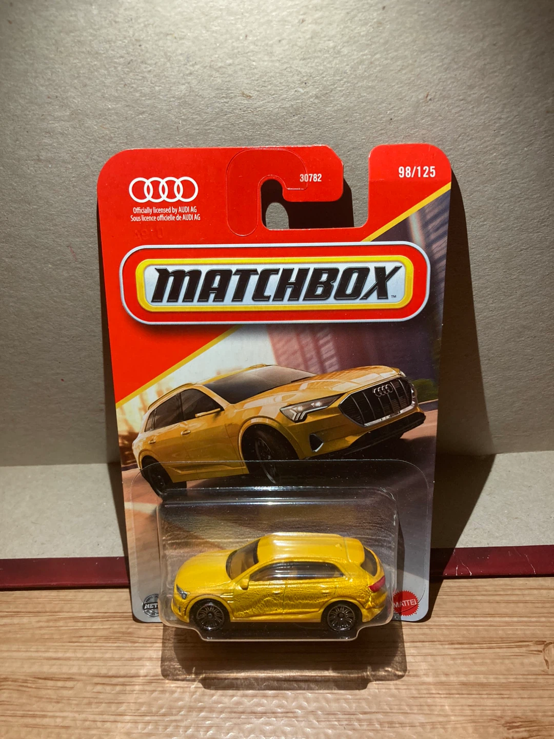 Matchbox / Audi E-Tron / Yellow