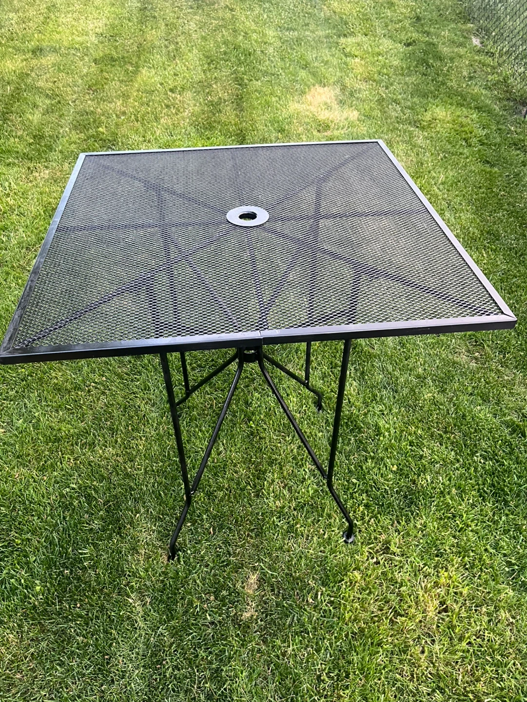 Black Metal Mesh Square Patio Table - photo 2