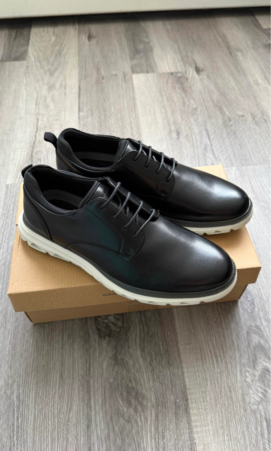 New Men’s Shoes Black – Size 10 US