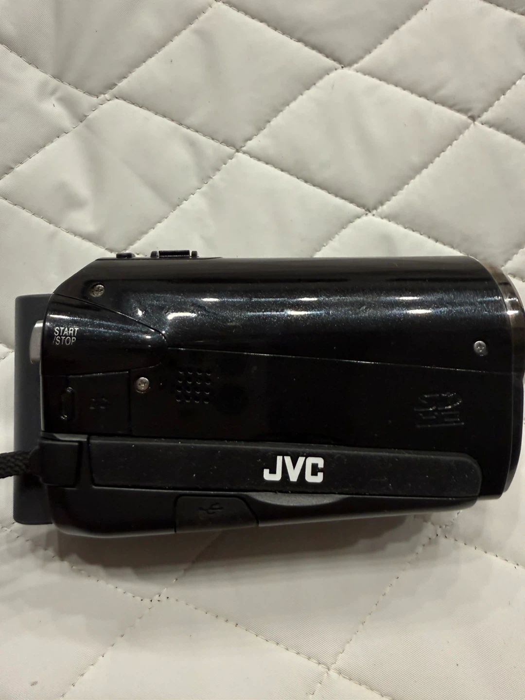 JVC Everio Dual Memory Camcorder GZ-MS120BU no charger cable - photo 3