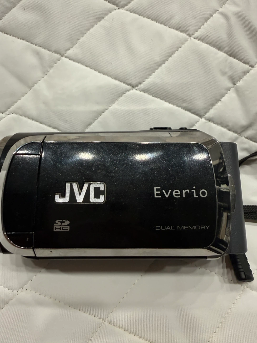 JVC Everio Dual Memory Camcorder GZ-MS120BU no charger cable