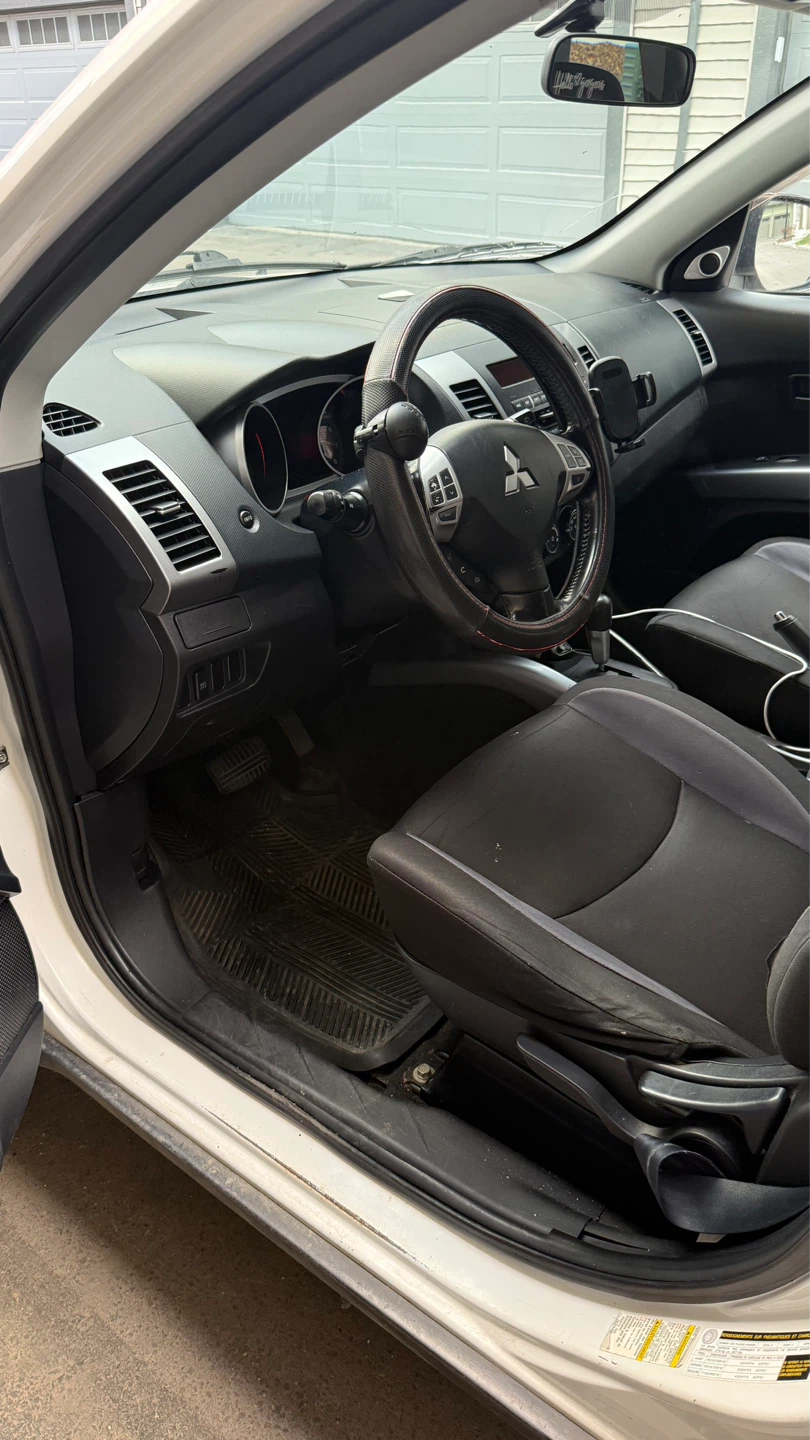 2008 Mitsubishi Outlander ES - photo 4