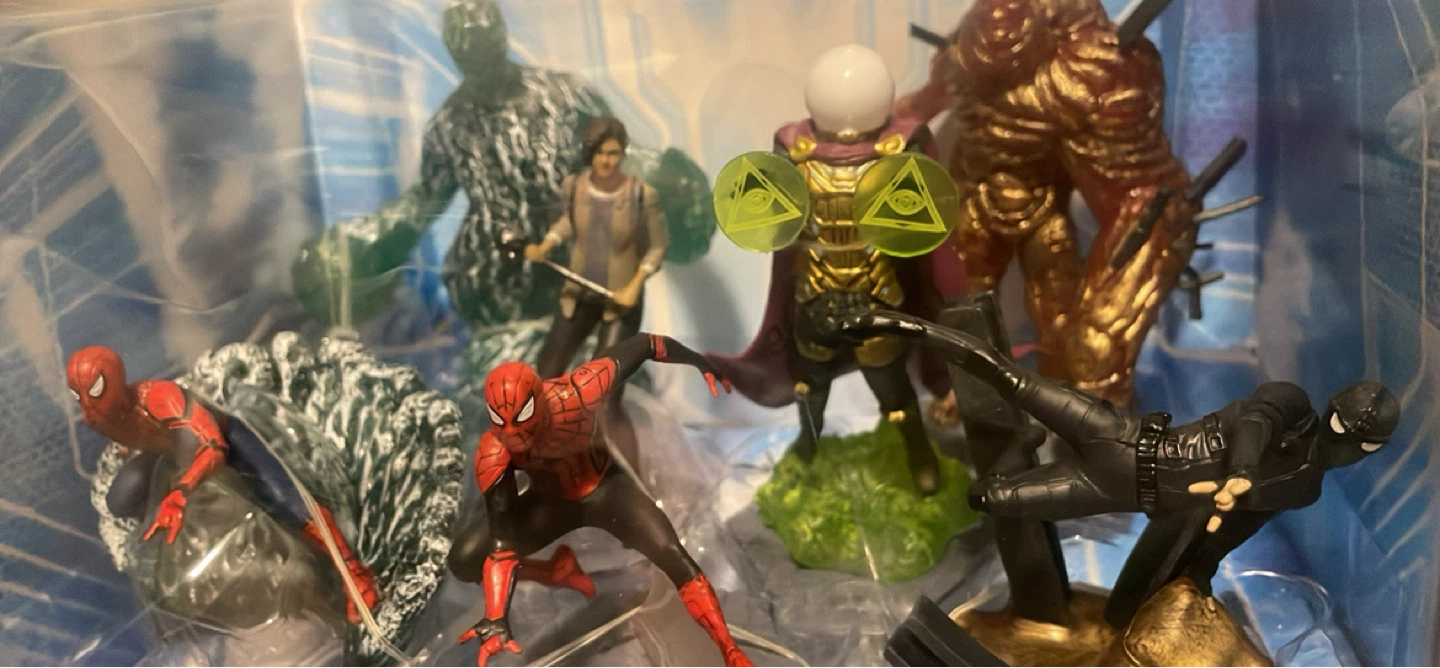 Marvel Spider-Man Far From Home Deluxe Figurine Set - photo 3