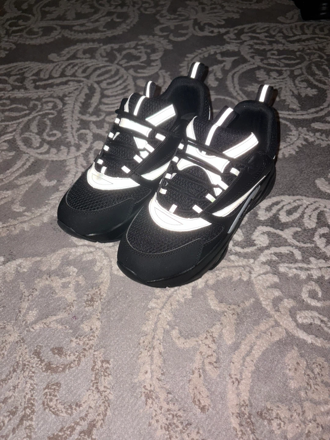 Dior b22 white reflective size 9