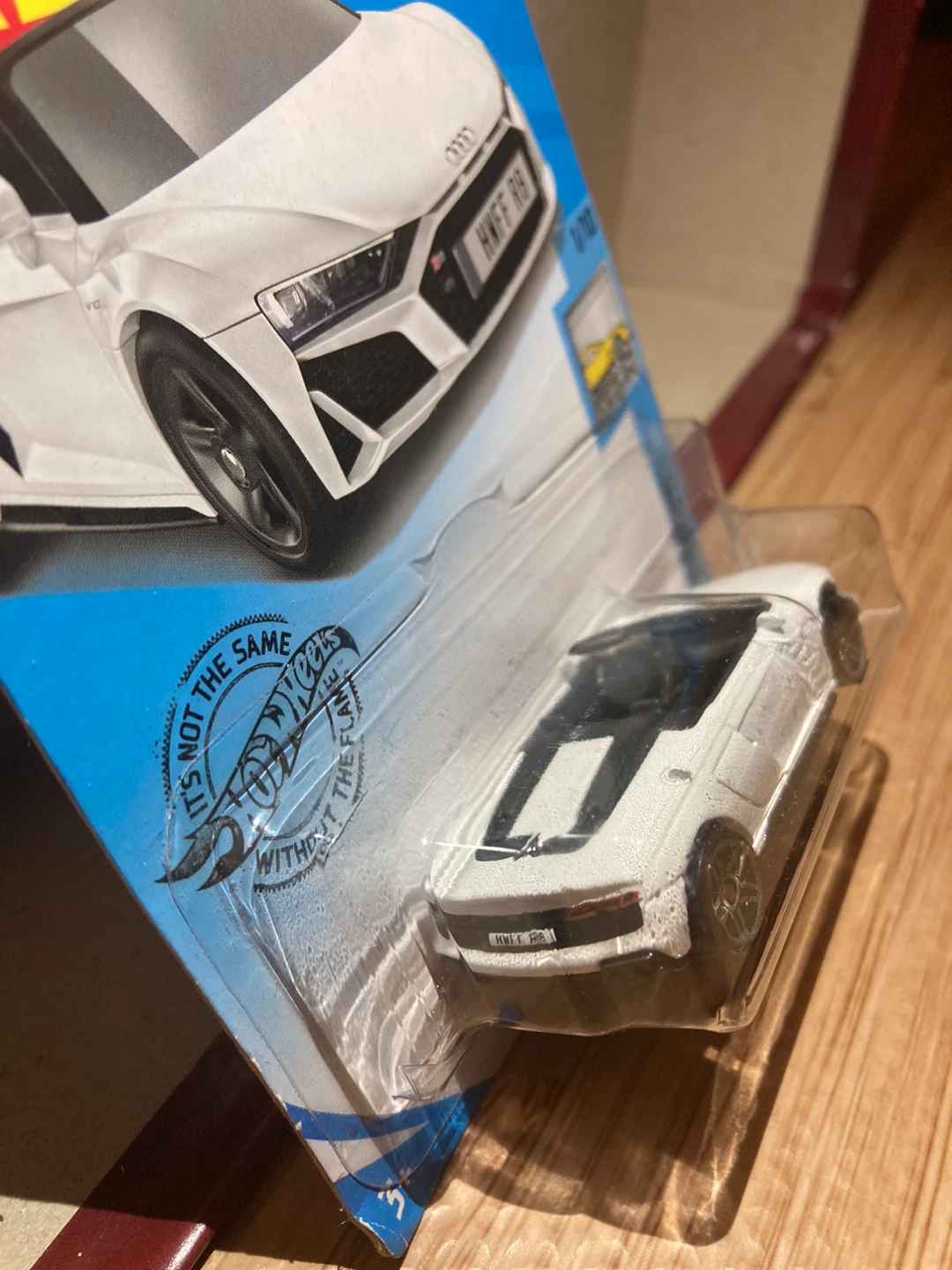 Hot Wheels / 2019 Audi R8 Spyder / White - photo 3
