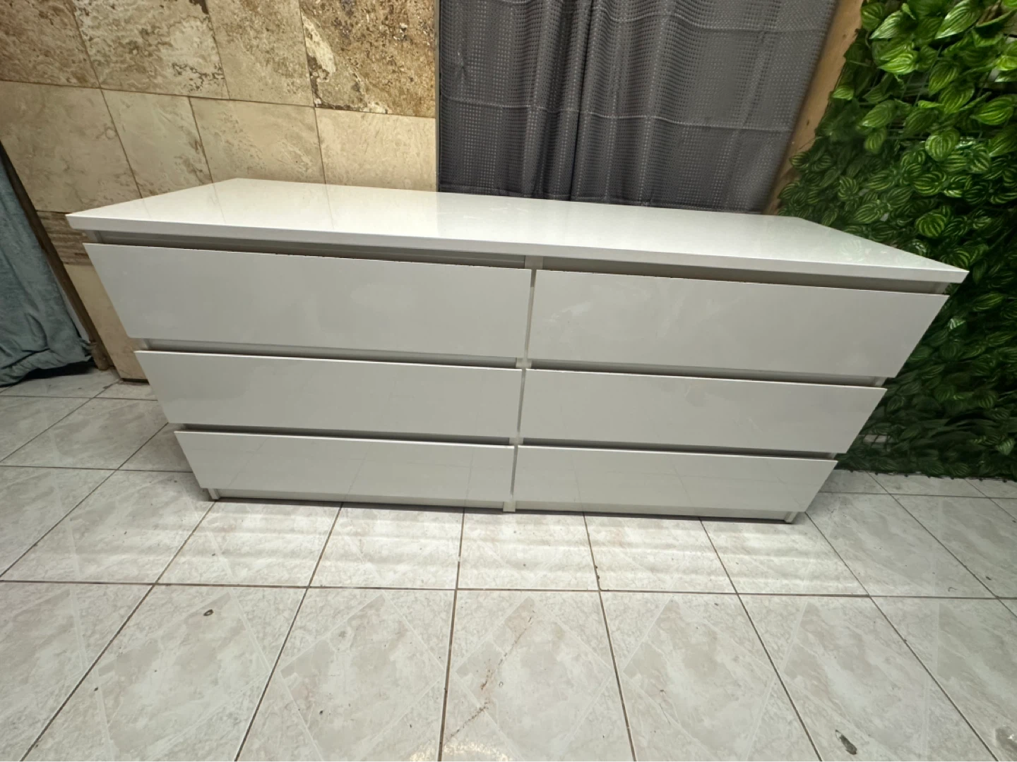 IKEA High‑Gloss White Dresser – 6 Drawers / Excellent Condition