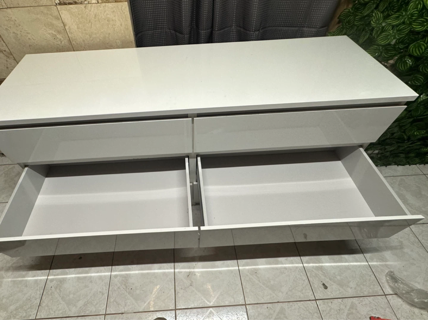 IKEA High‑Gloss White Dresser – 6 Drawers / Excellent Condition - photo 4