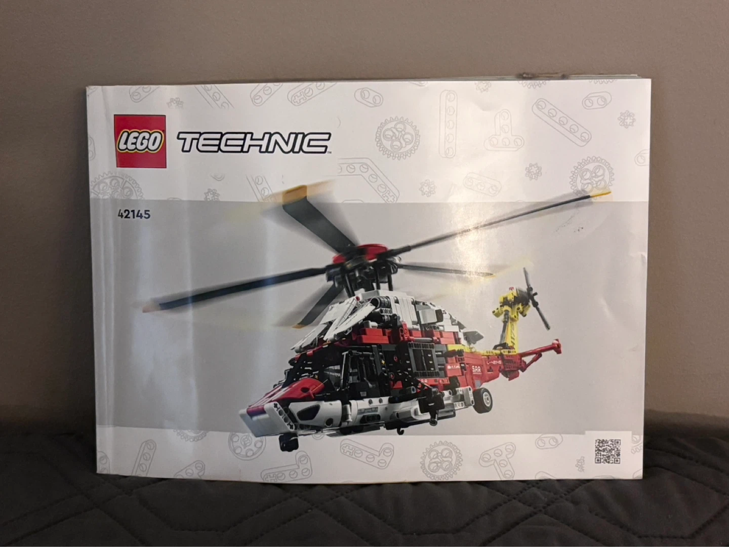 LEGO Technic 42145 Airbus H175 Rescue Helicopter Set - photo 5