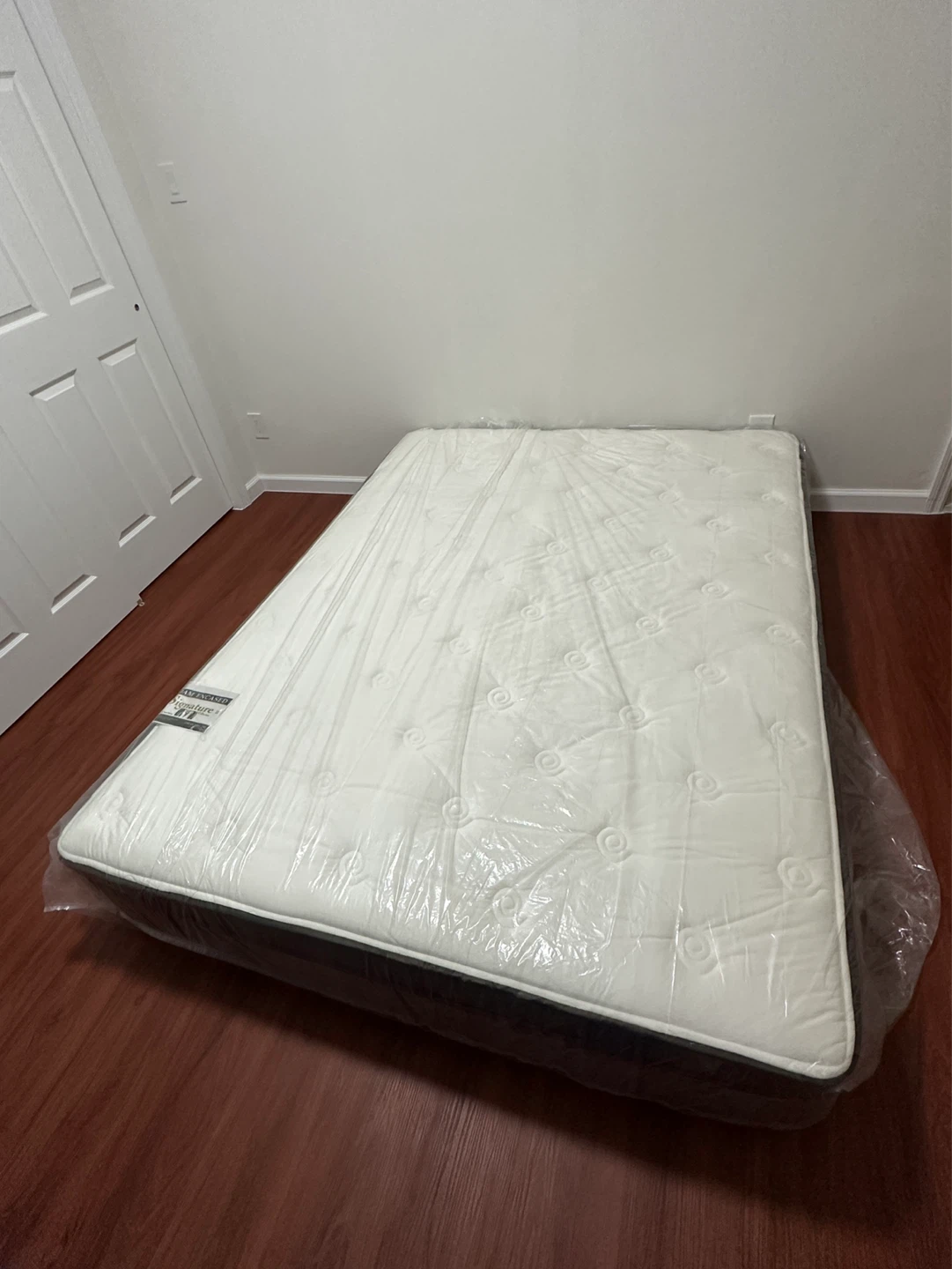 Queen mattress - Firm