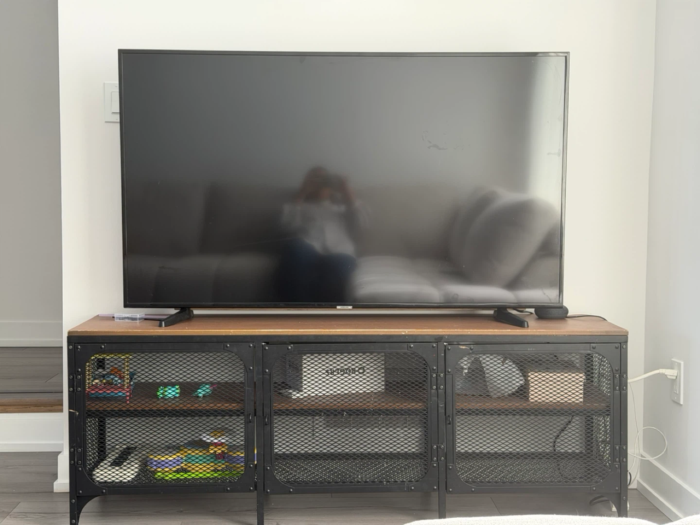 Samsung 50" 4K TV (For Parts/Repair) - photo 2