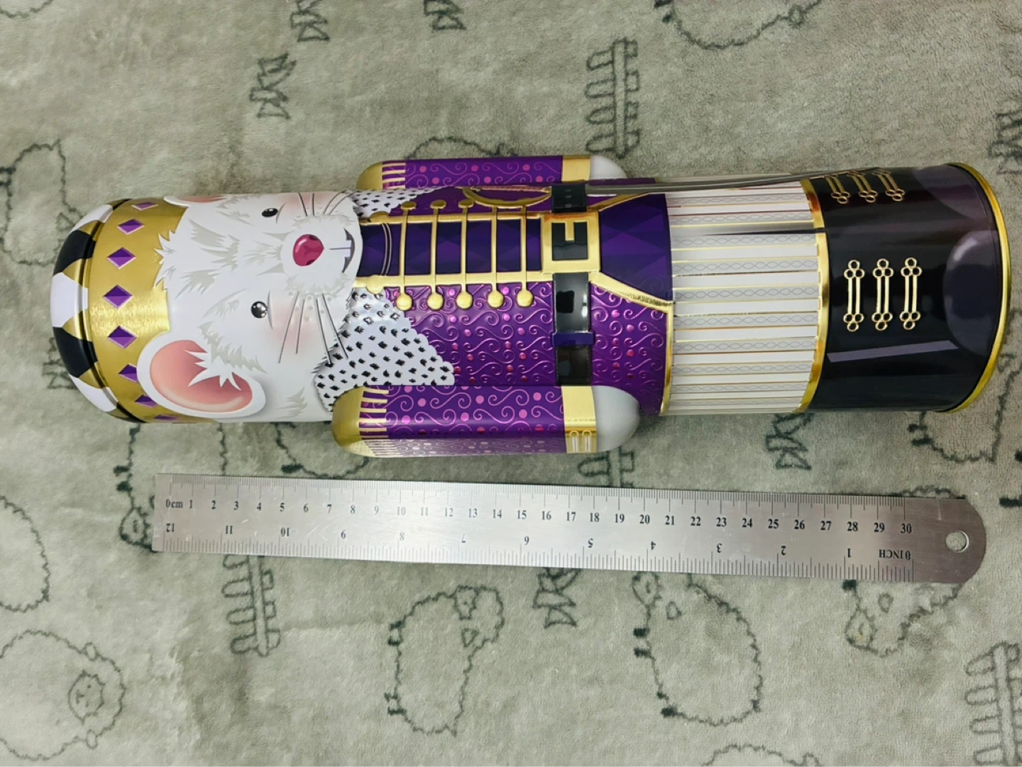 Nutcracker tin with mouse design