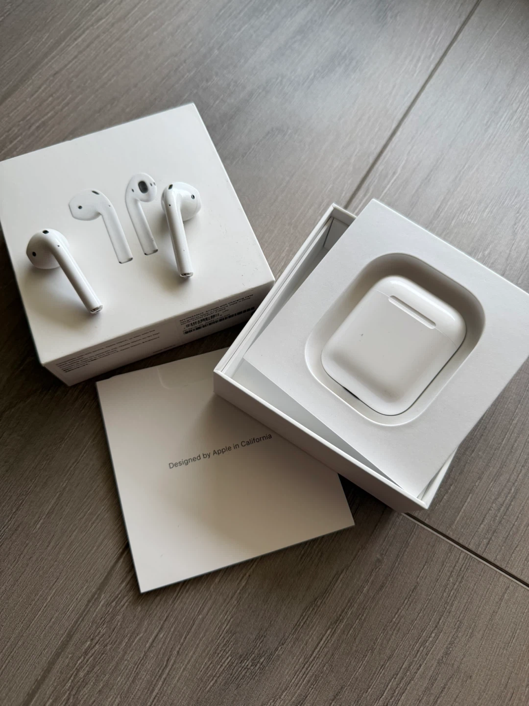 Apple AirPods 2 generation with Charging Case