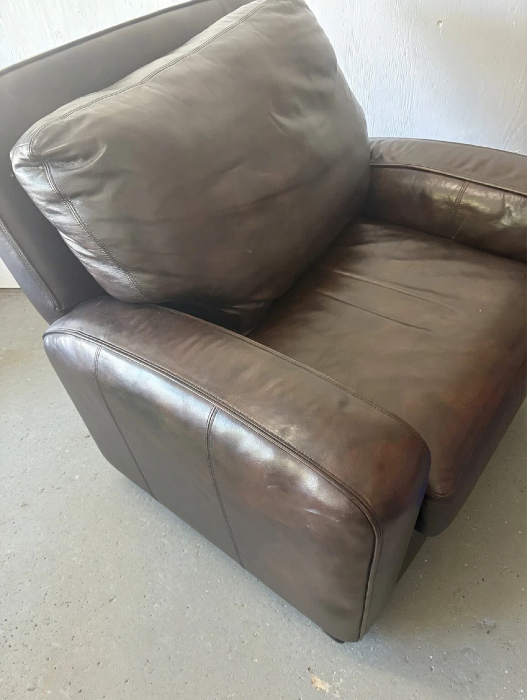 Brown Leather Recliner Chair - Excellent Conditi