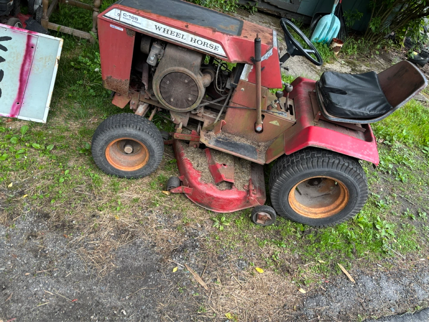 Wheel Horse C-125 Lawn Tractor