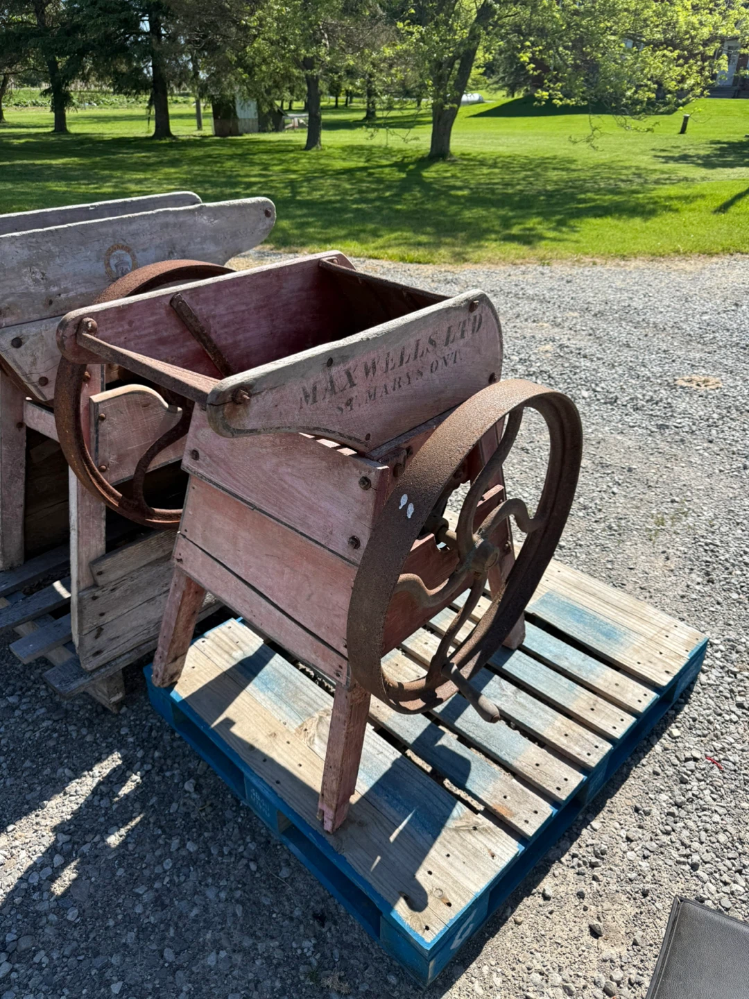 Old grinders and crushers - photo 2