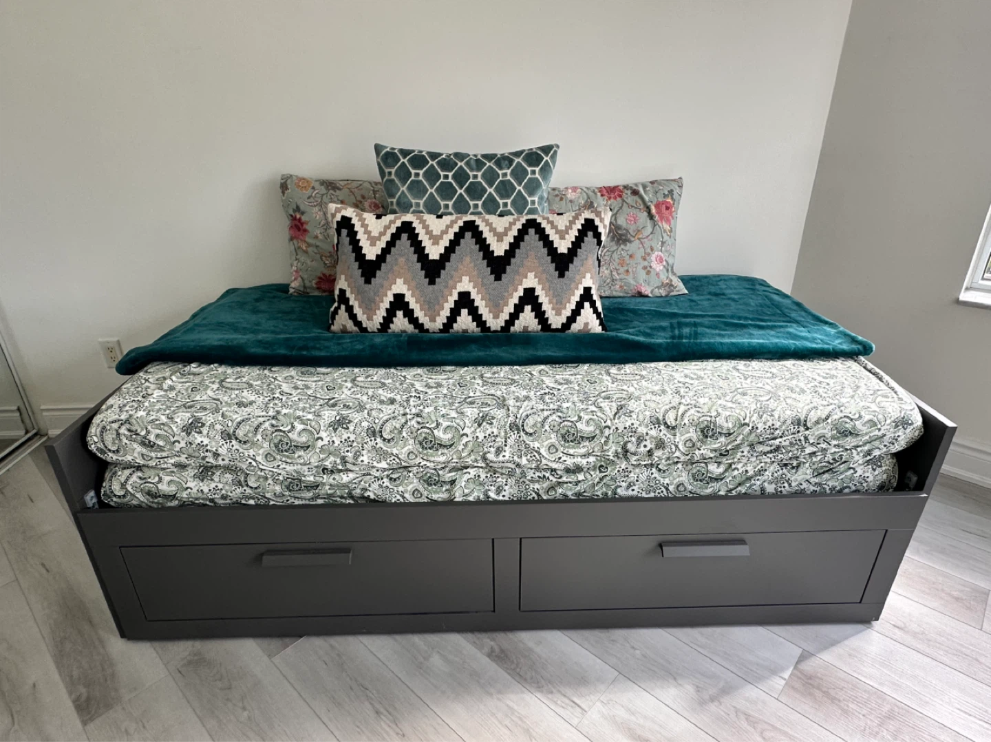 Daybed including mattress (from Ikea)