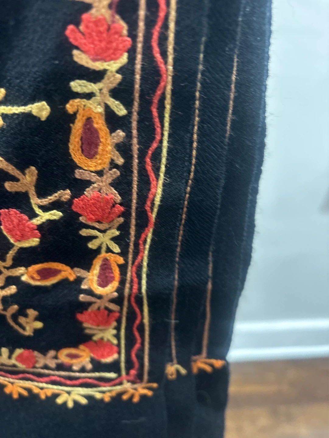 Oversized Embroidered Black Shawl/ Scarf with Floral Pattern - photo 4