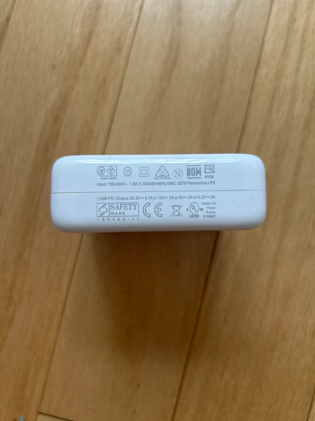 Apple 96W USB-C Power Adapter A2166 - photo 5