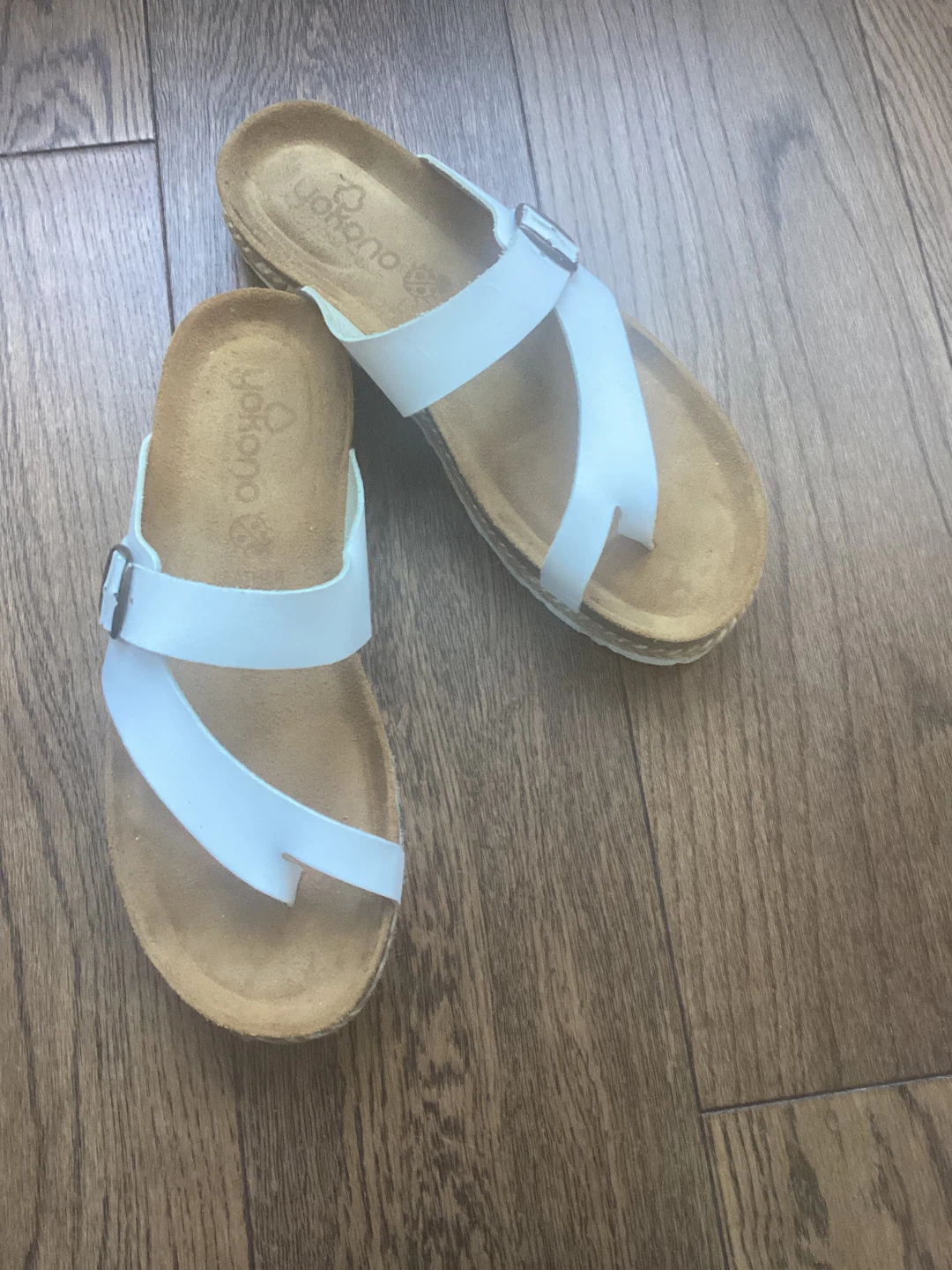 YOKONO WHITE LEATHER SANDAL