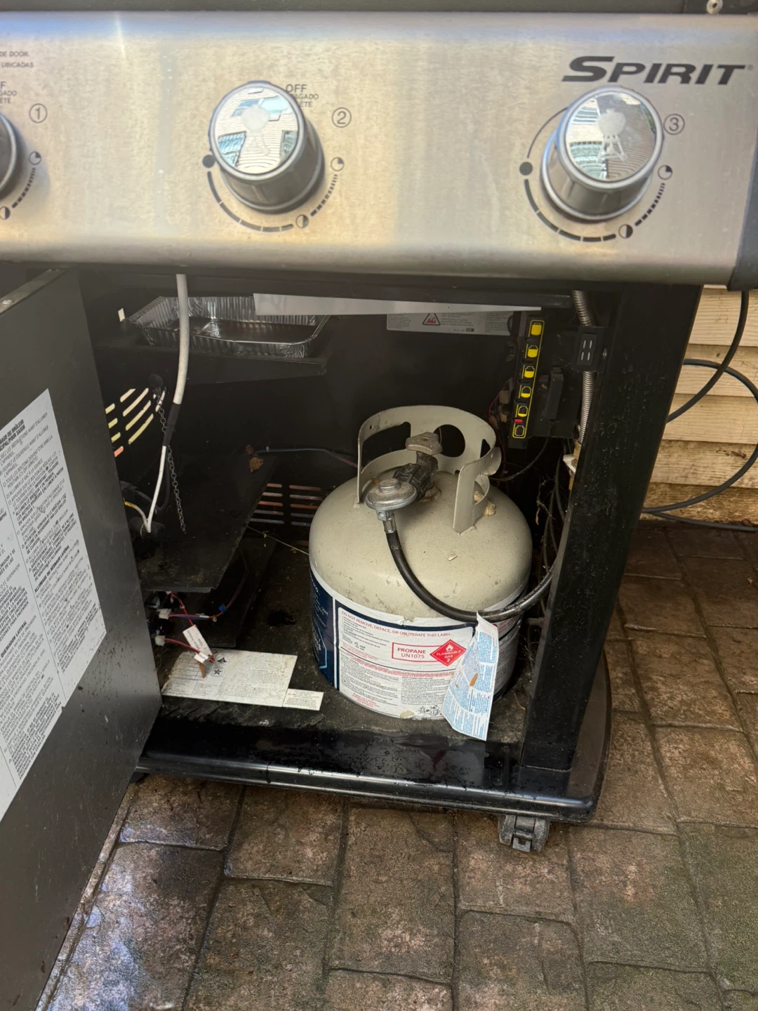 Weber Spirit Propane Grill - photo 3