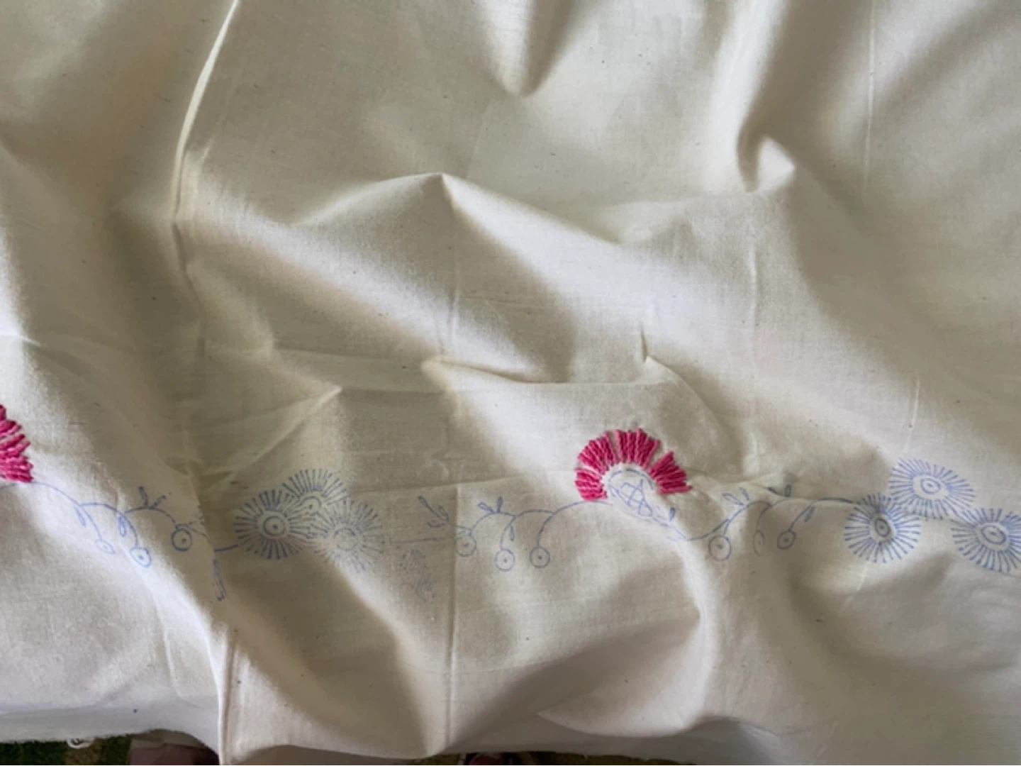 Vintage Hand-Embroidered Tablecloth - photo 4