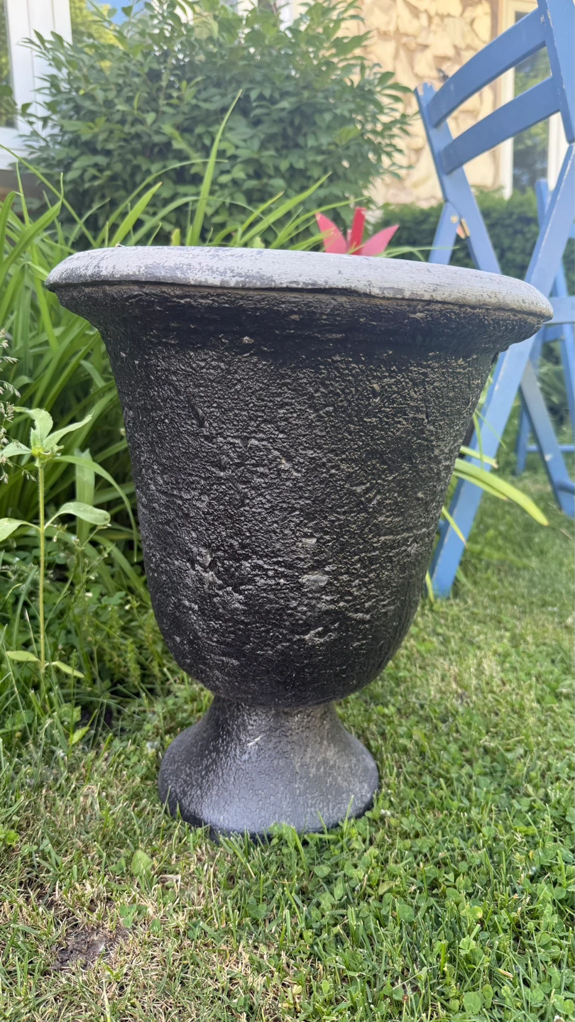 Black Urn Planter check more pictures - photo 2