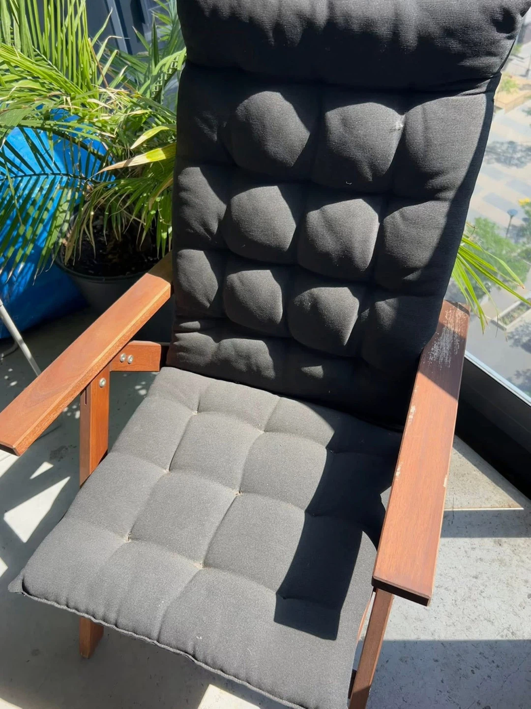 Outdoor patio table and chairs - photo 2