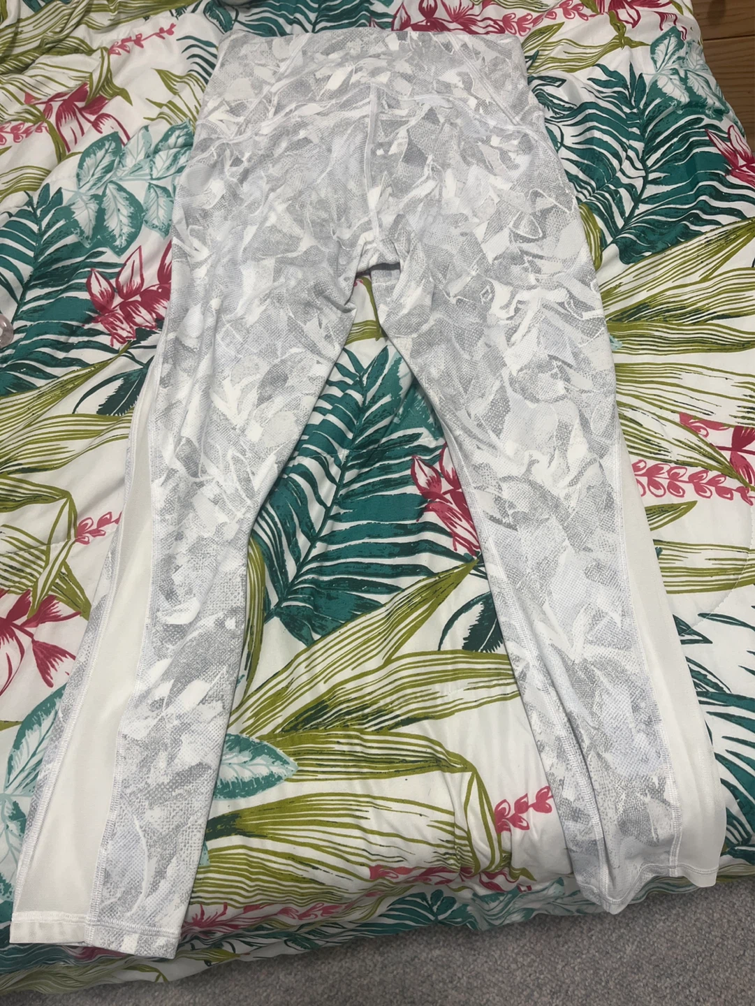 Lululemon White Snake Print Leggings - photo 2