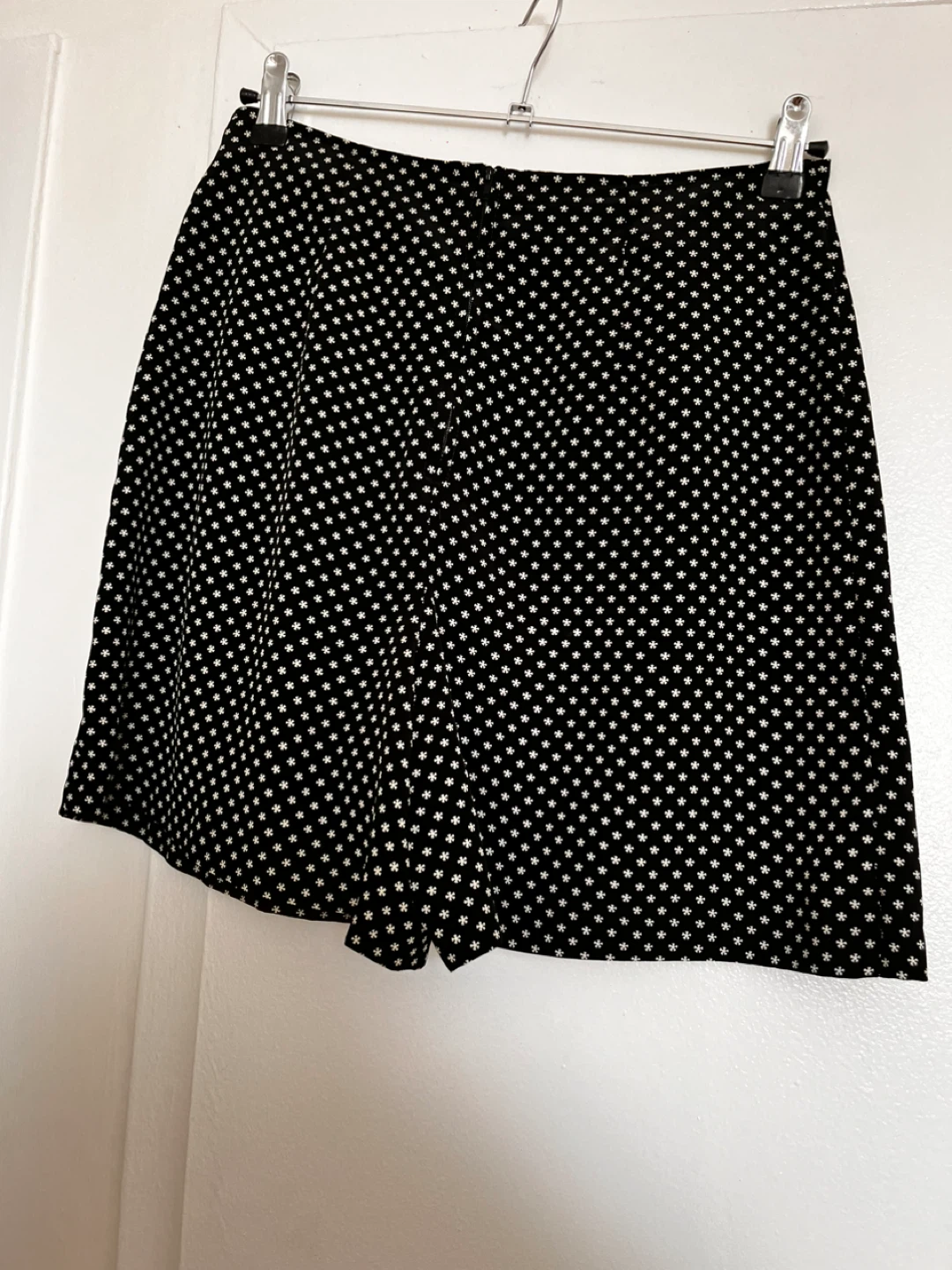 Black A-line shorts front Skirt with Star Pattern - photo 5