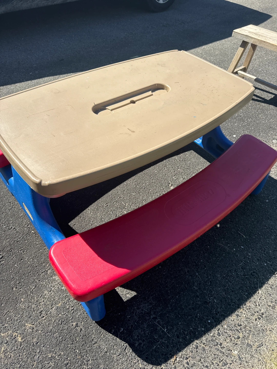 Little Tikes Red & Tan Plastic foldable picnic table - photo 3